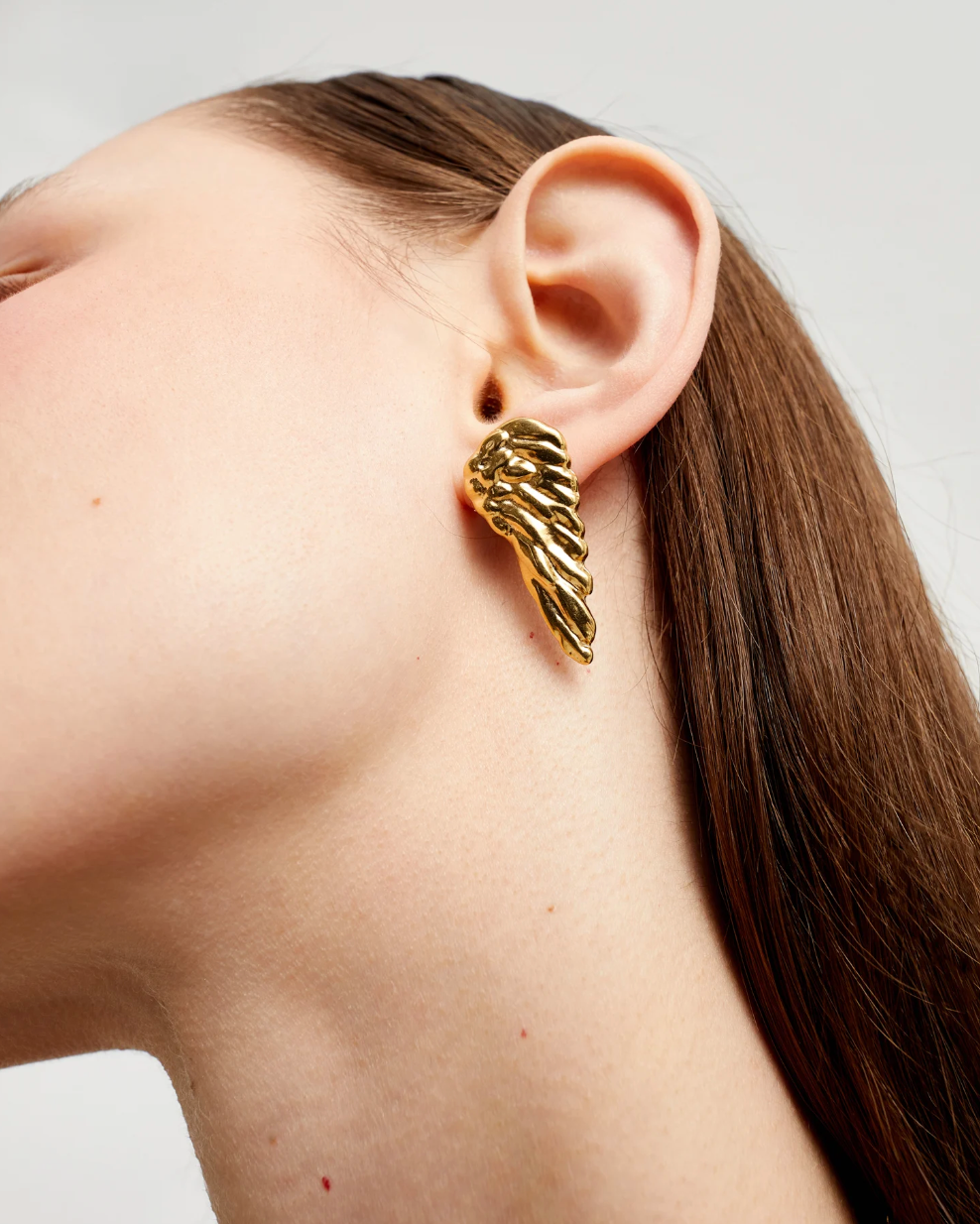Pendientes bañados en oro 18k con forma de ala