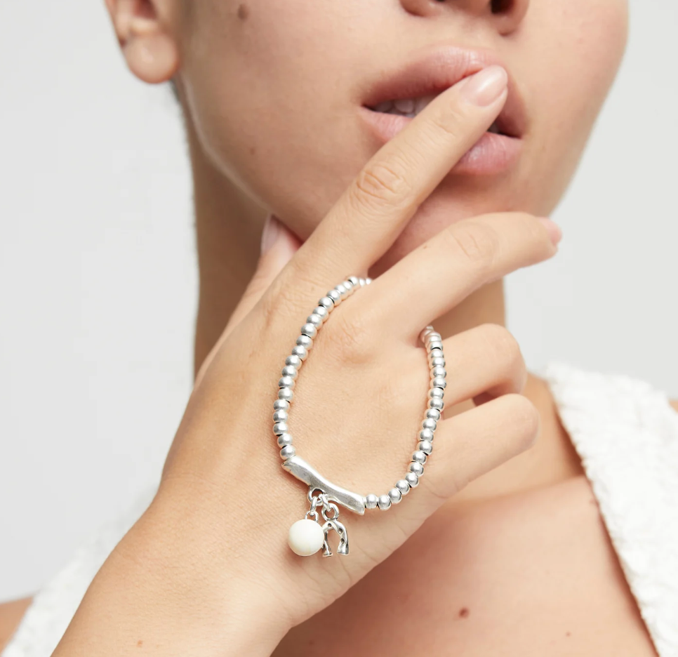 Pulsera bañada en plata de ley y cristal de murano marfil y herradura