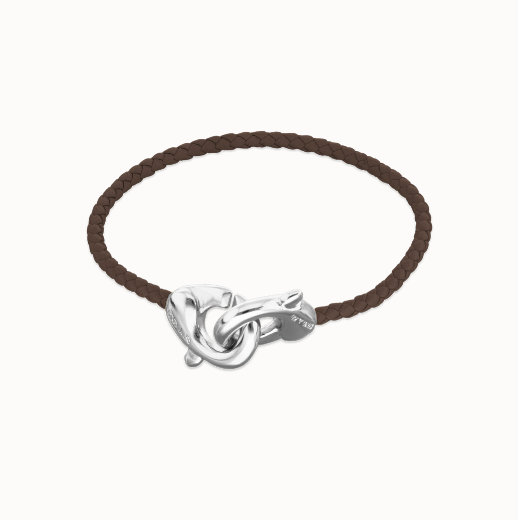 Pulsera de cuero marrón con mosquetón entrelazado en plata