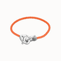 Pulsera de cuero naranja con mosquetón entrelazado en plata