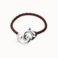 Pulsera de cuero marrón con mosquetón entrelazado