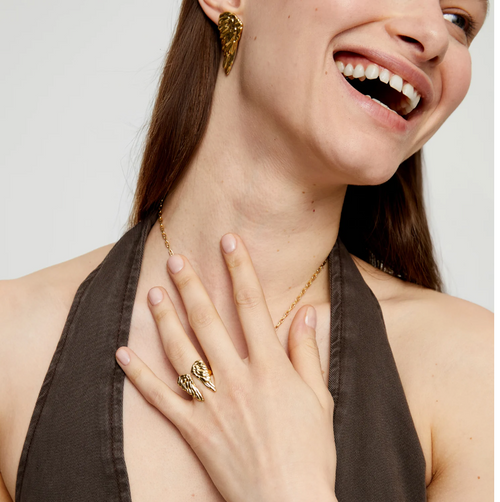 Anillo bañado en oro 18k con forma de alas TALLA 15