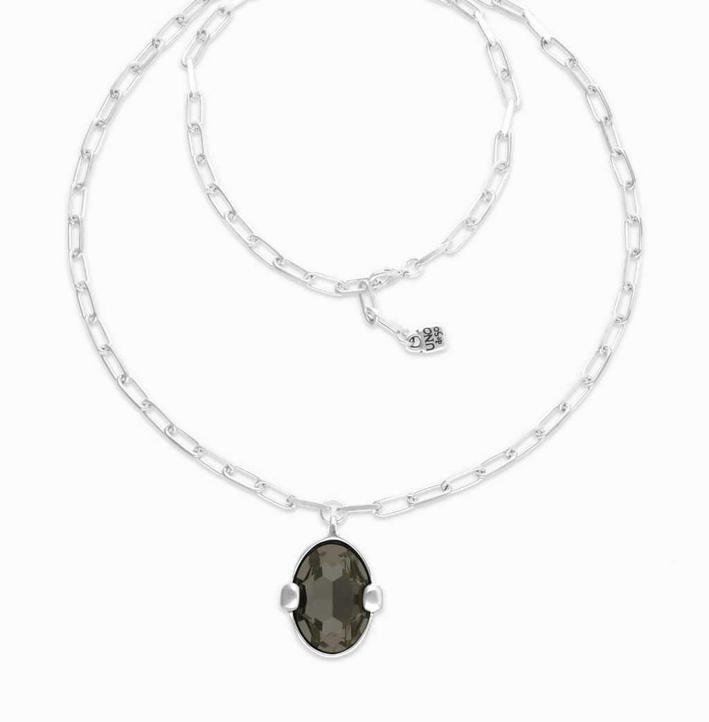 Collar largo bañado en plata con cristal facetado ovalado gris grand