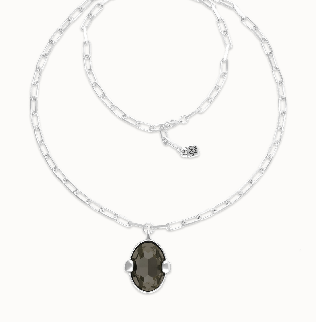Collar largo bañado en plata con cristal facetado ovalado gris grand