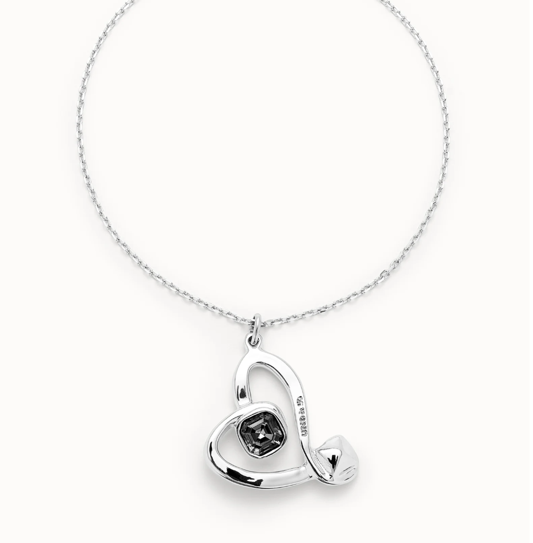Colgante mediano bañado en plata de ley y corazón con cristal negro