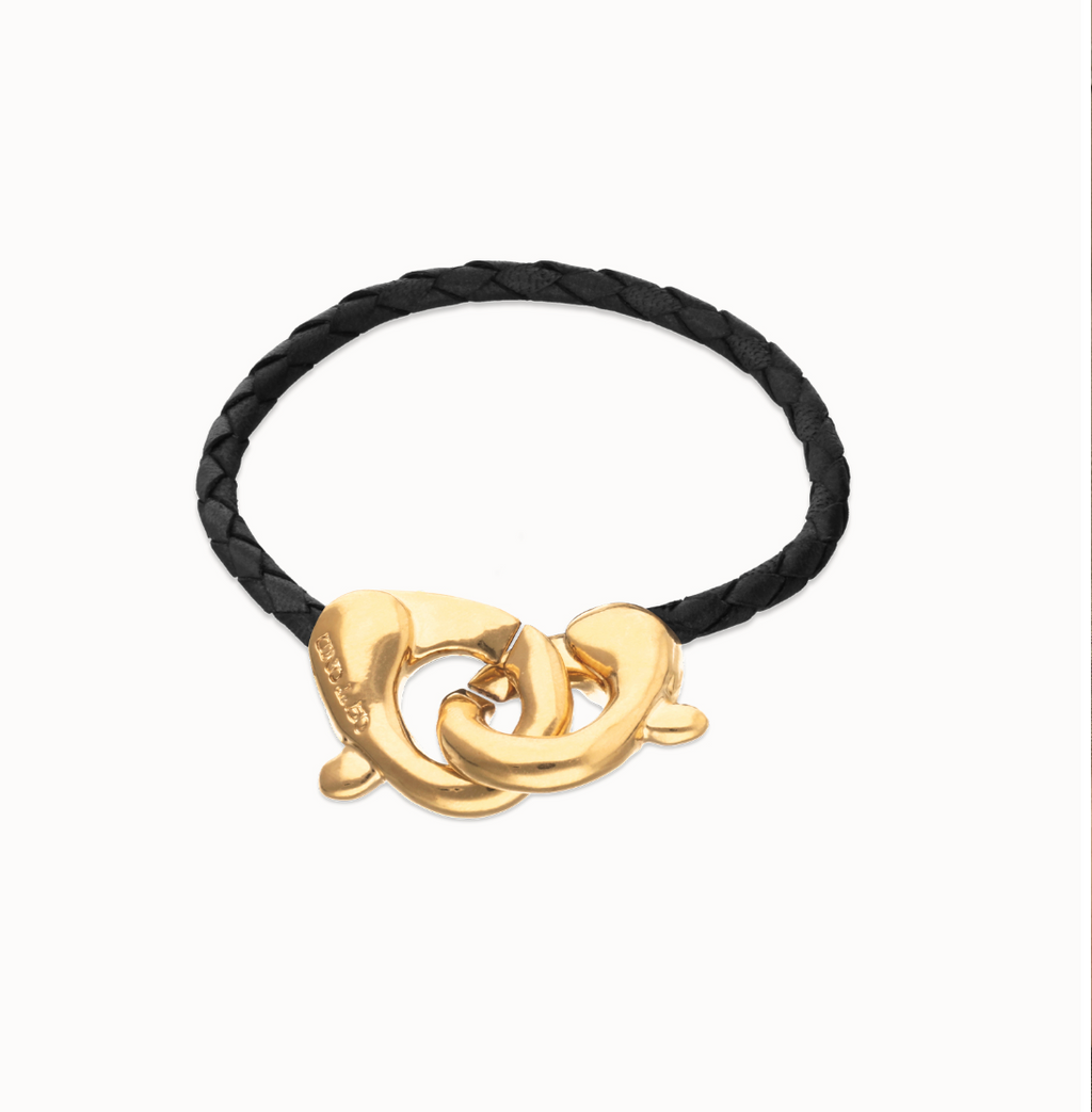 Pulsera de cuero negro con mosquetón entrelazado