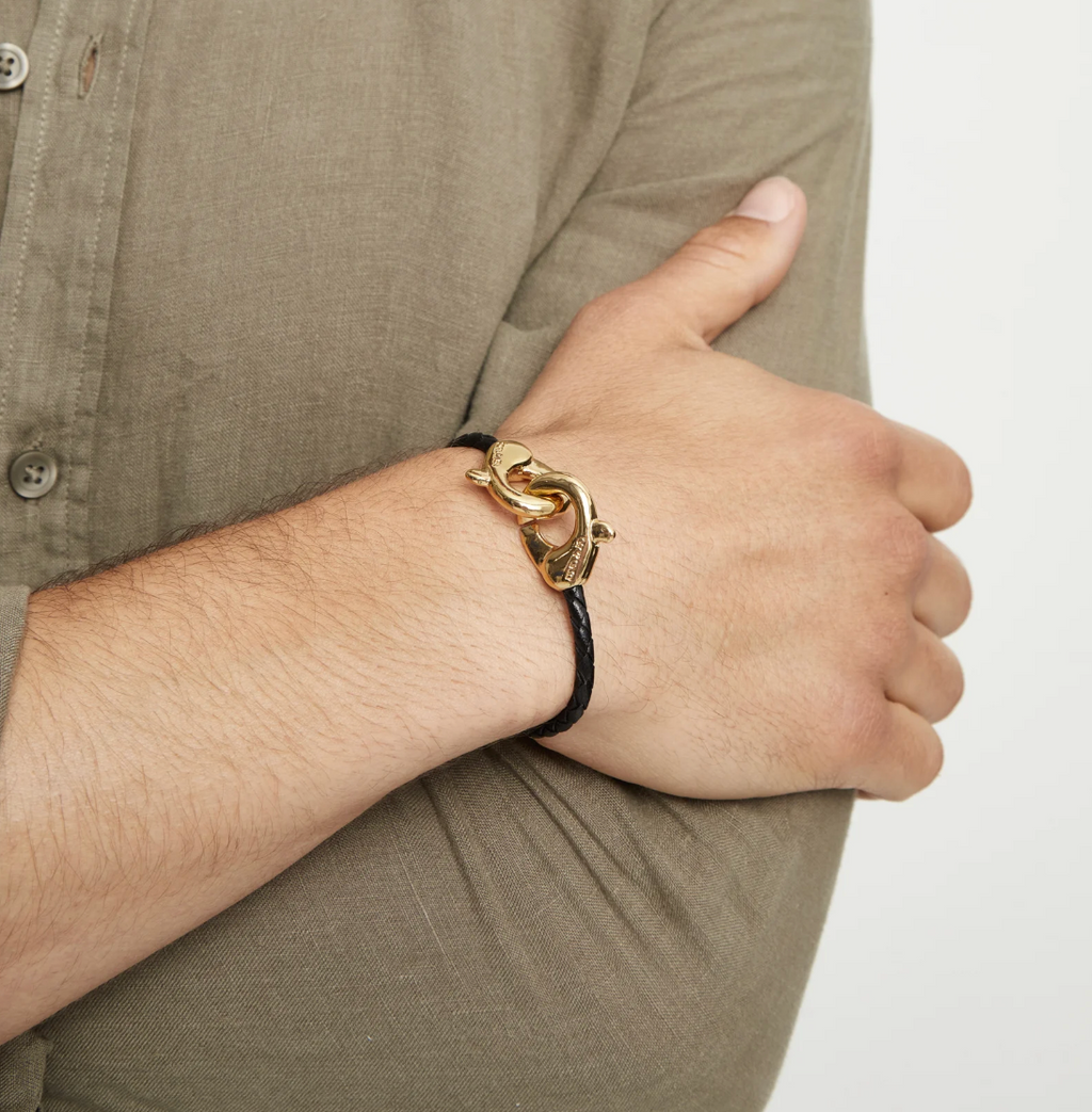 Pulsera de cuero negro con mosquetón entrelazado