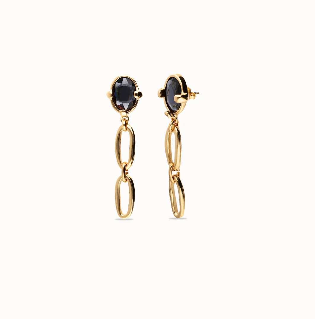 Pendientes largos bañados en oro 18k con cristal facetado negro y eslabones