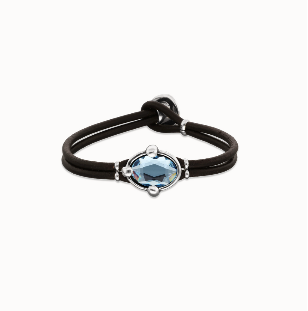 Pulsera de cuero y baño en plata con cristal facetado ovalado azul