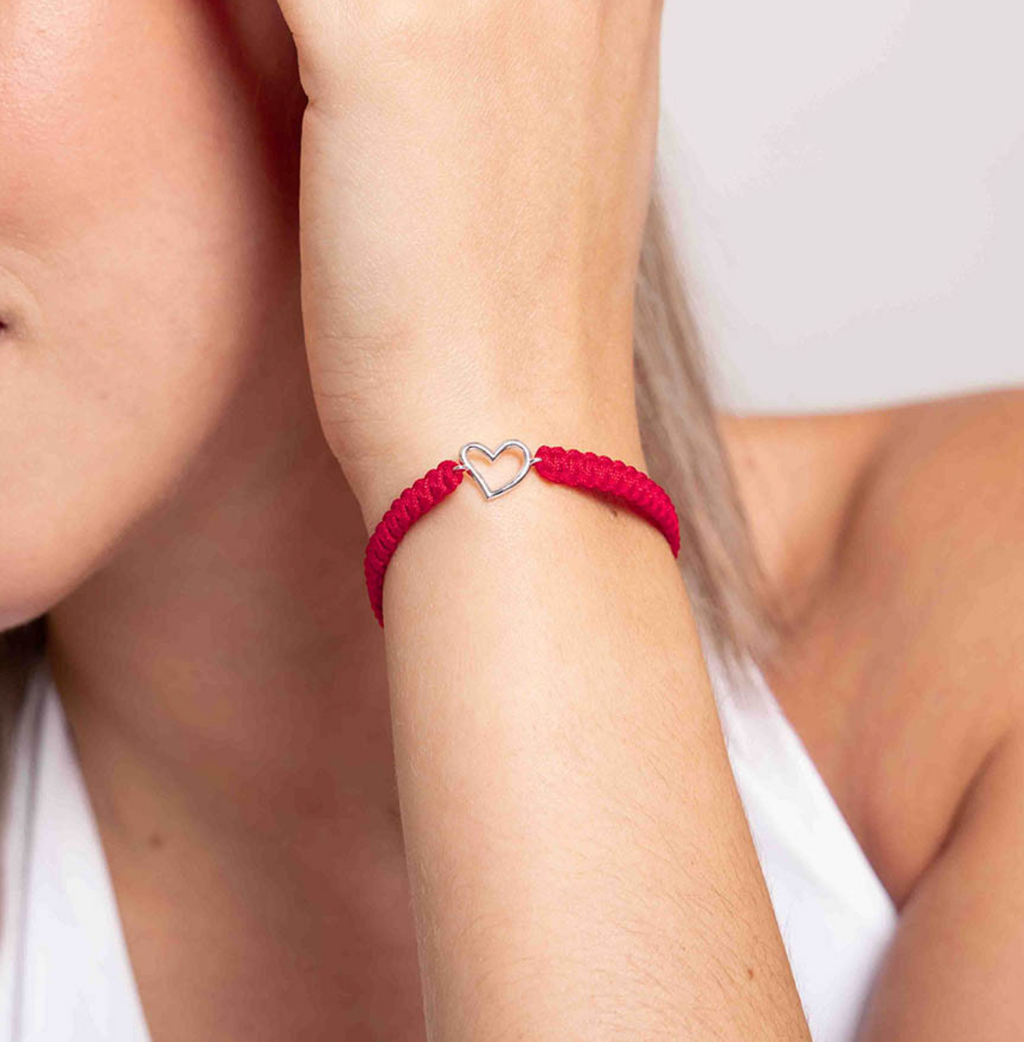 Pulsera corazón macramé rojo de plata de ley 925 bañada en rodio