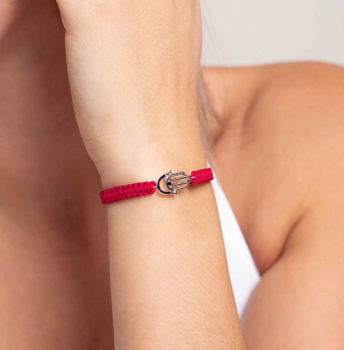 Pulsera mano de fátima macramé rojo de plata de ley 925 bañada en rodio