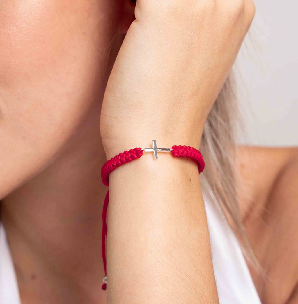 Pulsera cruz macramé rojo de plata de ley 925 bañada en rodio