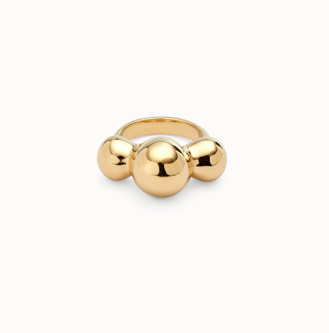 Anillo bañado en oro 18k y tres bolas centrales TALLA 15