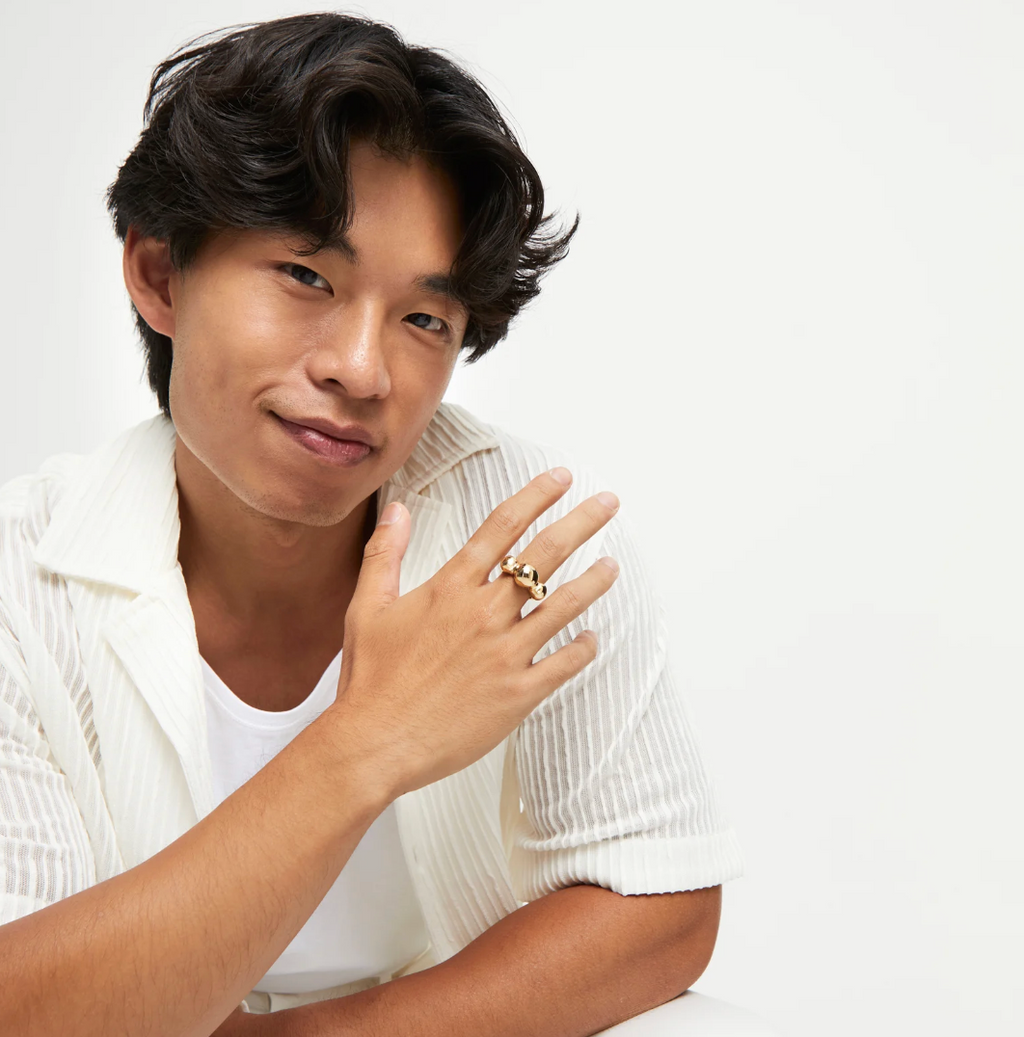 Anillo bañado en oro 18k y tres bolas centrales TALLA 15