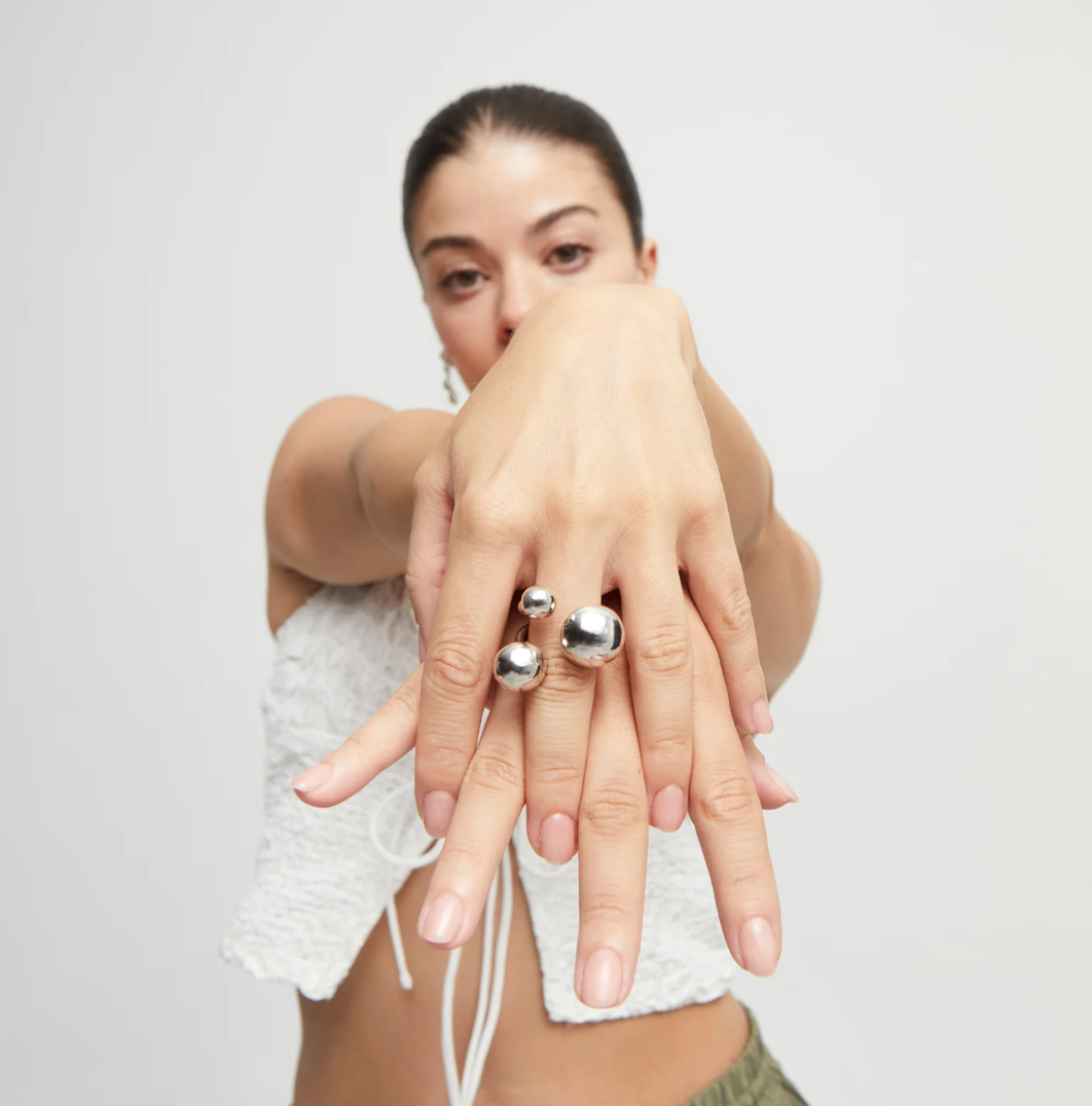 Anillo bañado en plata de ley con tres bolas de diferentes tamaños TALLA 18