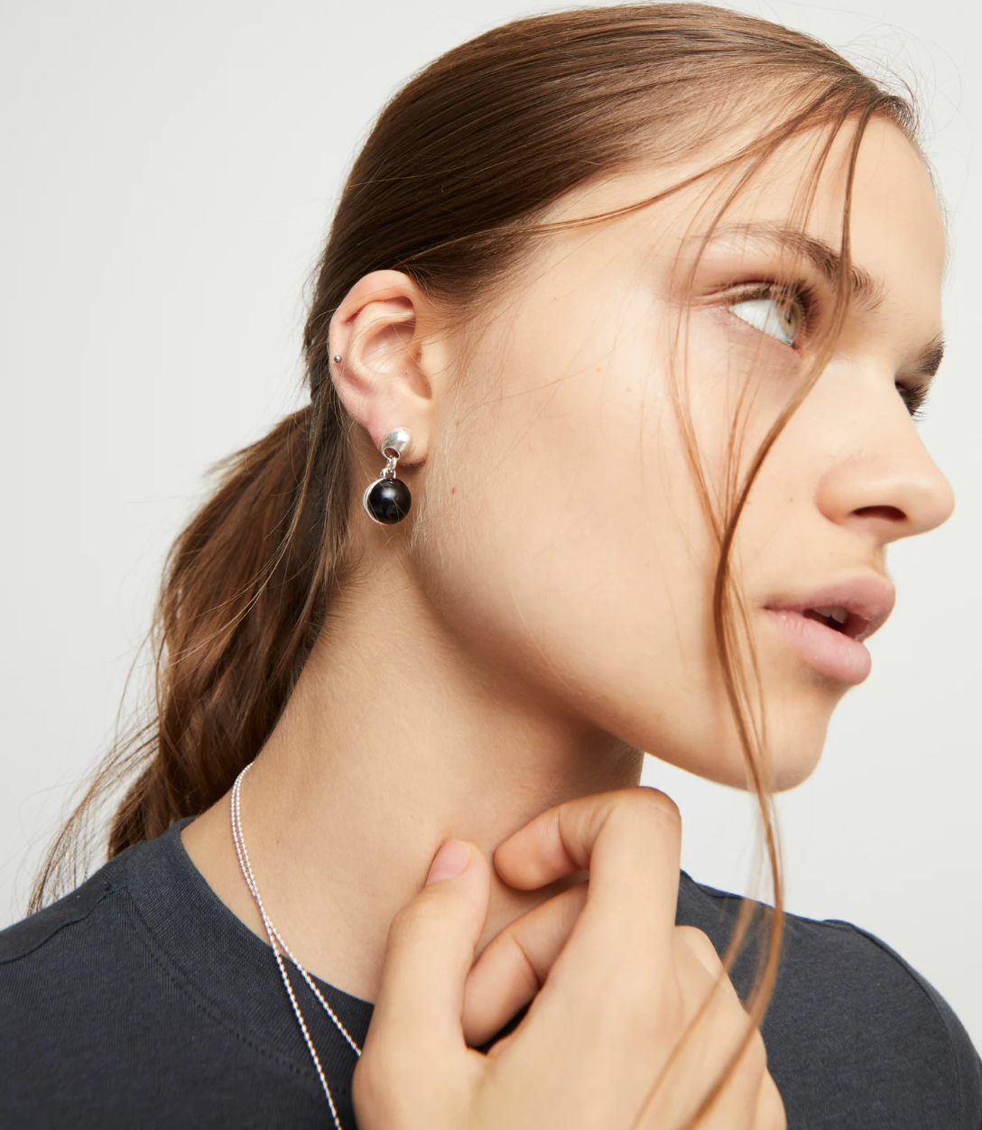 Pendientes bañados en plata de ley con dos bolas y cristal de murano