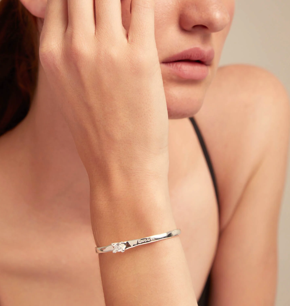 Pulsera rígida bañada en plata de ley con circonita blanca