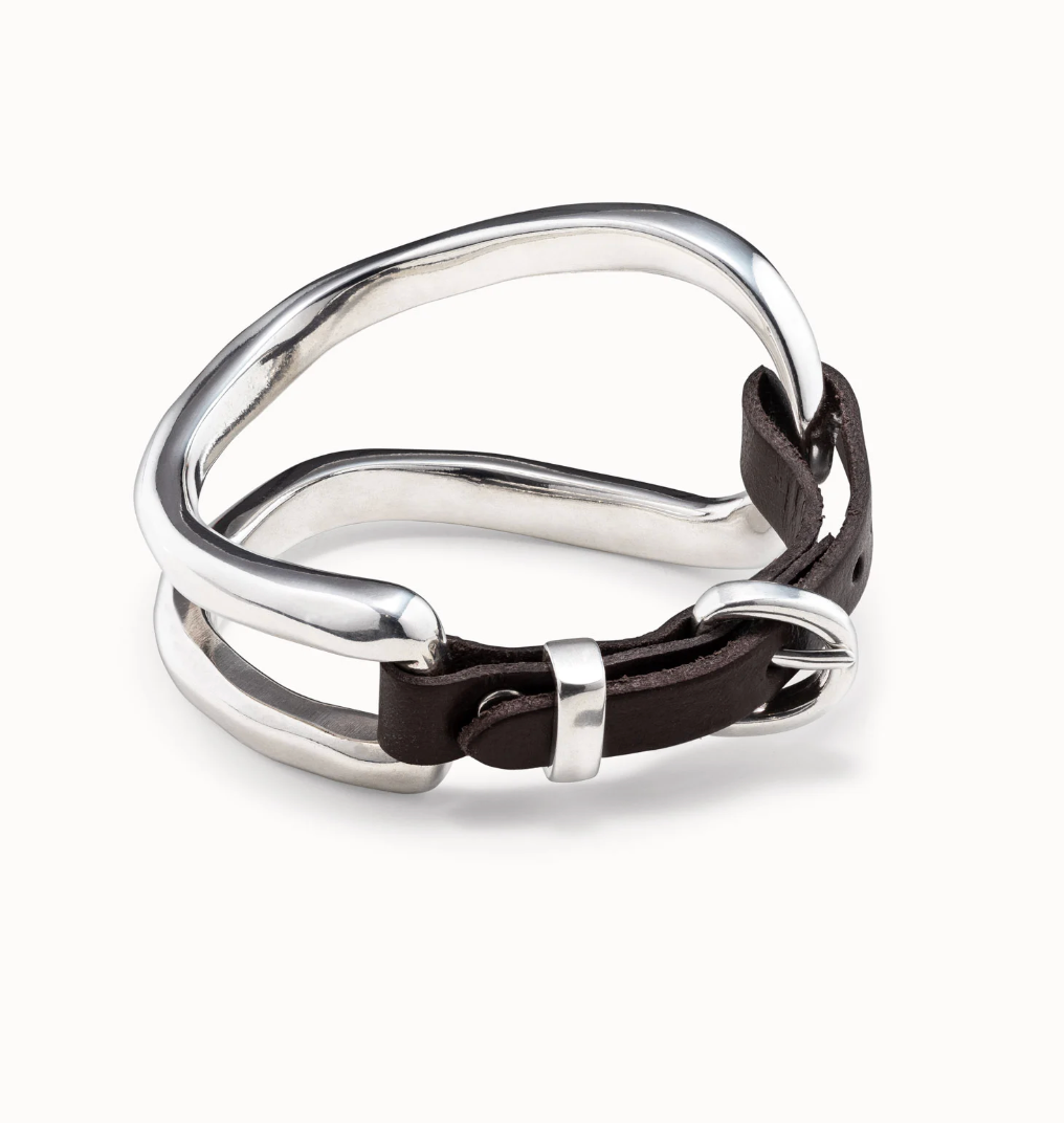 Pulsera bañado en plata de ley con detalle en cuero
