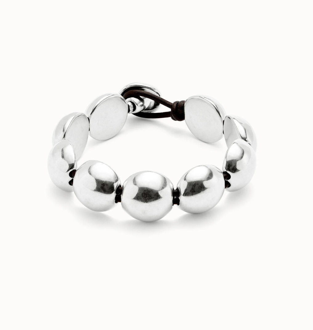 Pulsera de cuero con cuentas grandes redondas bañadas en plata de ley