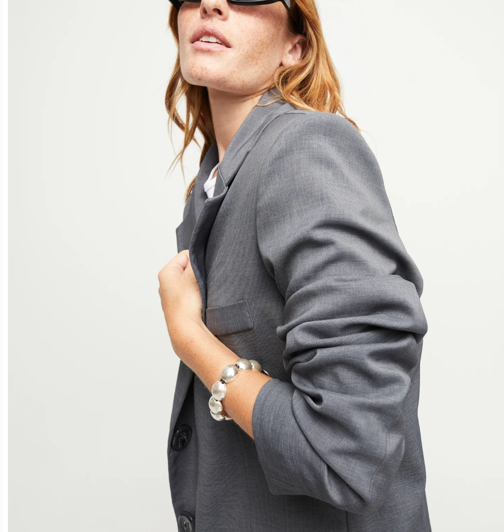 Pulsera de cuero con cuentas grandes redondas bañadas en plata de ley