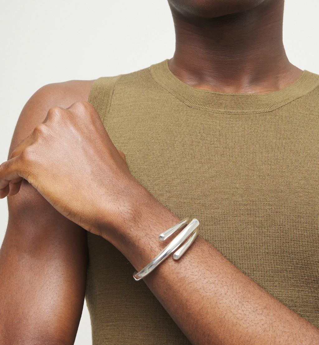 Pulsera rígida bañada en plata de ley con tres formas orgánicas entrelazadas