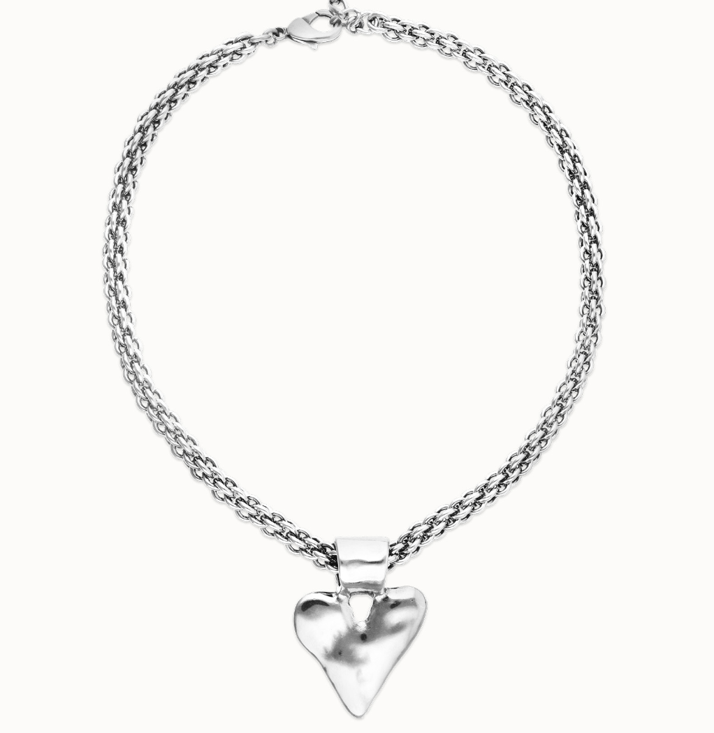 Collar bañado en plata con cadena gruesa y detalle de corazón