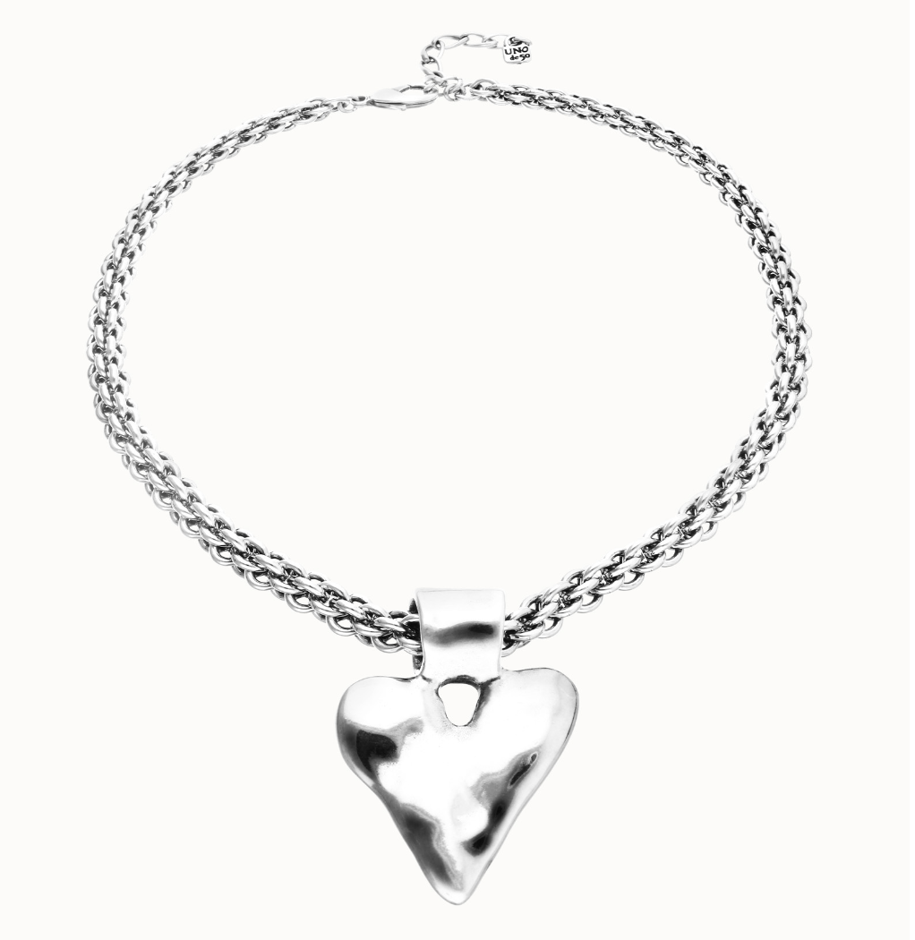 Collar bañado en plata con cadena gruesa y detalle de corazón