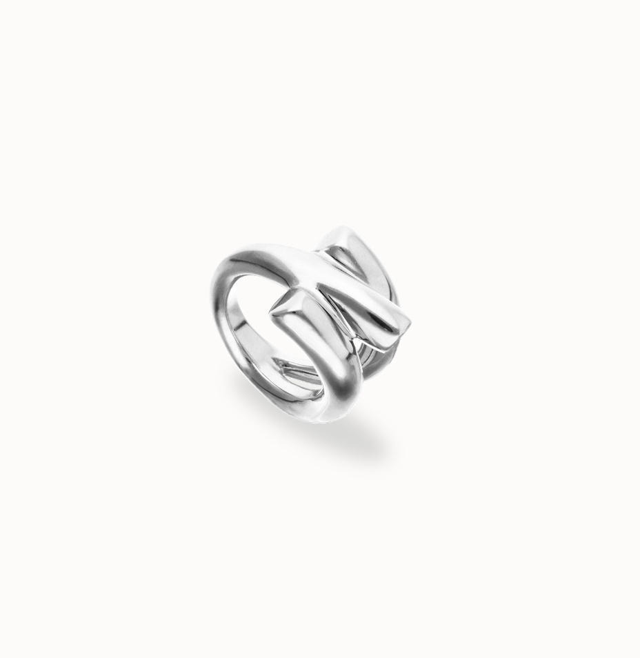 Anillo bañado en plata con tres formas orgánicas entrelazadas TALLA 15