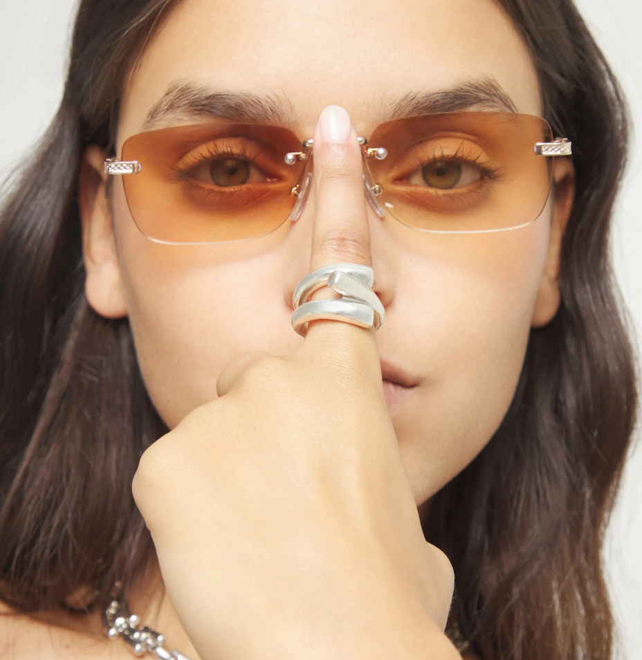 Anillo bañado en plata con tres formas orgánicas entrelazadas TALLA 15