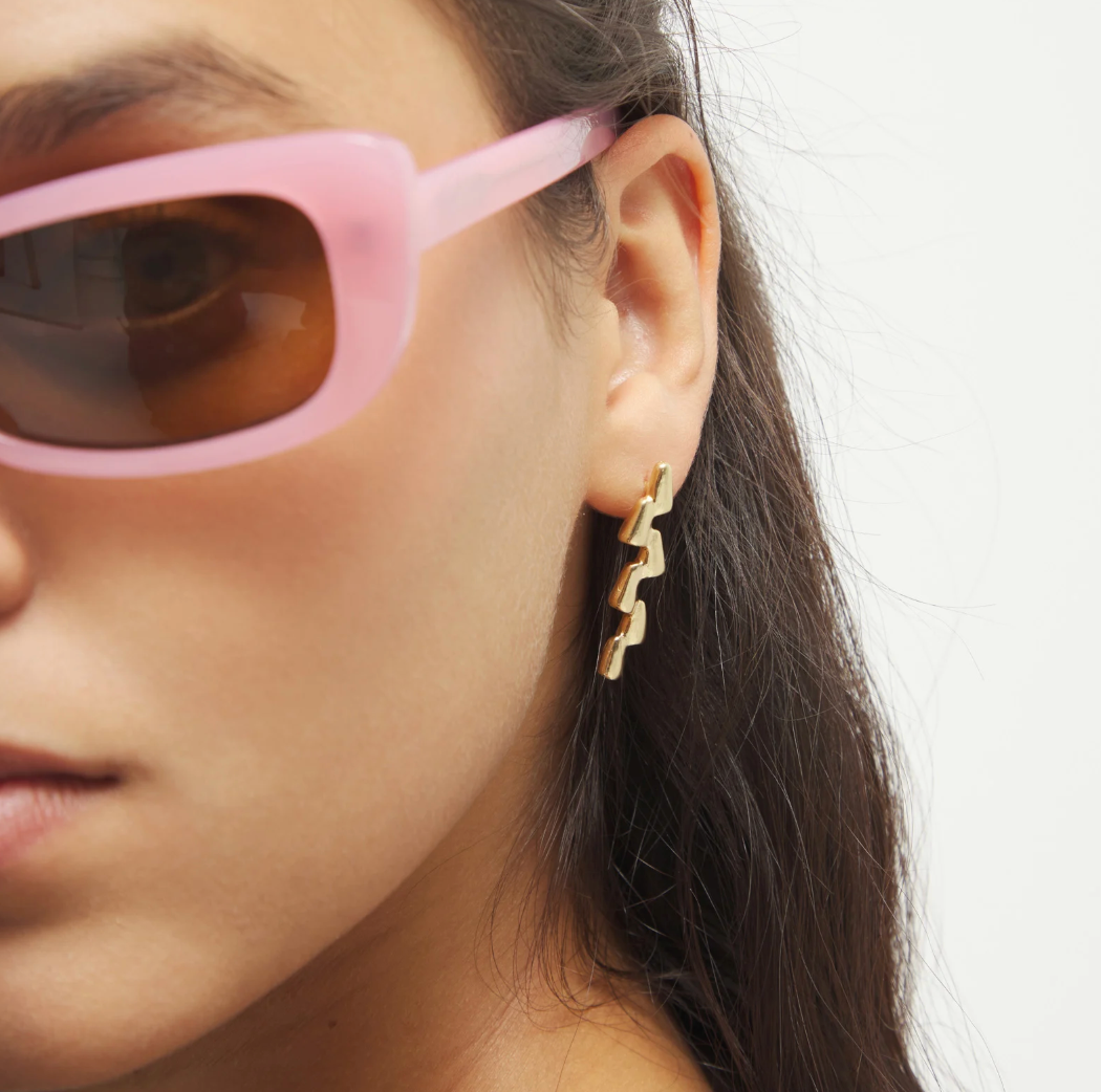 Pendientes alargados en zig-zag bañados en oro 18k PEN1074ORO