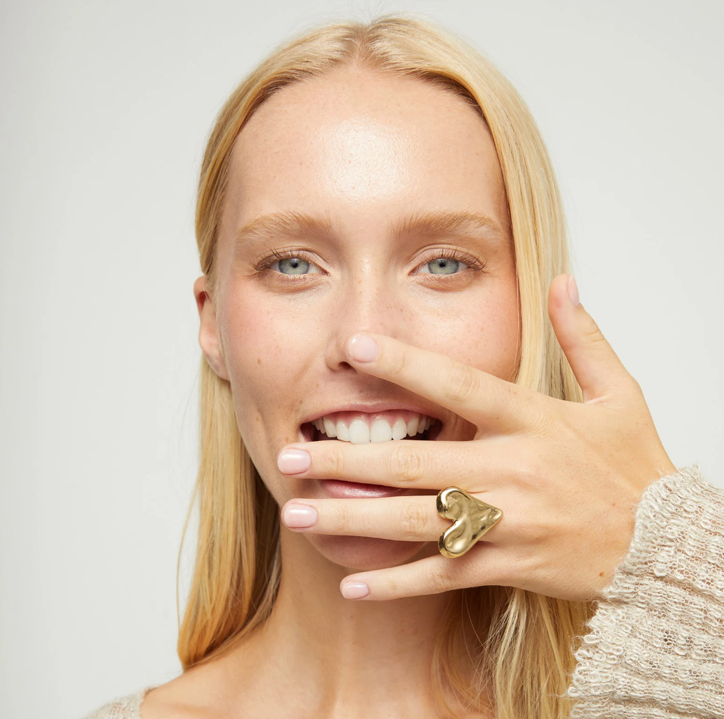 Anillo maxi bañado en oro 18k con forma de corazón ANI0865ORO00018