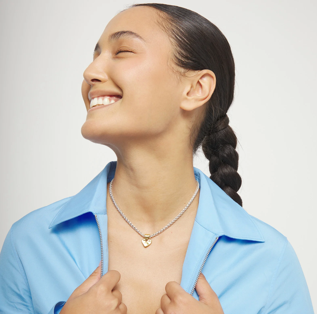 Collar bañado en oro 18k con detalle de corazón pequeño COL2074ORO