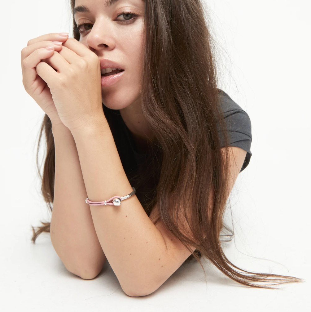 Pulsera semirígida bañada en plata de ley con cuero rosa PUL2551RSA