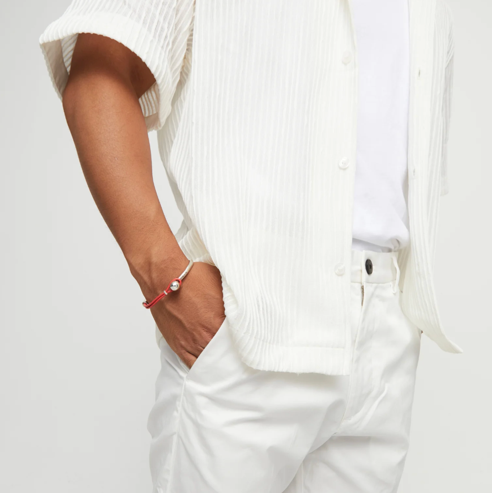 Pulsera semirígida bañada en plata de ley con cuero de color coral PUL2551CRL