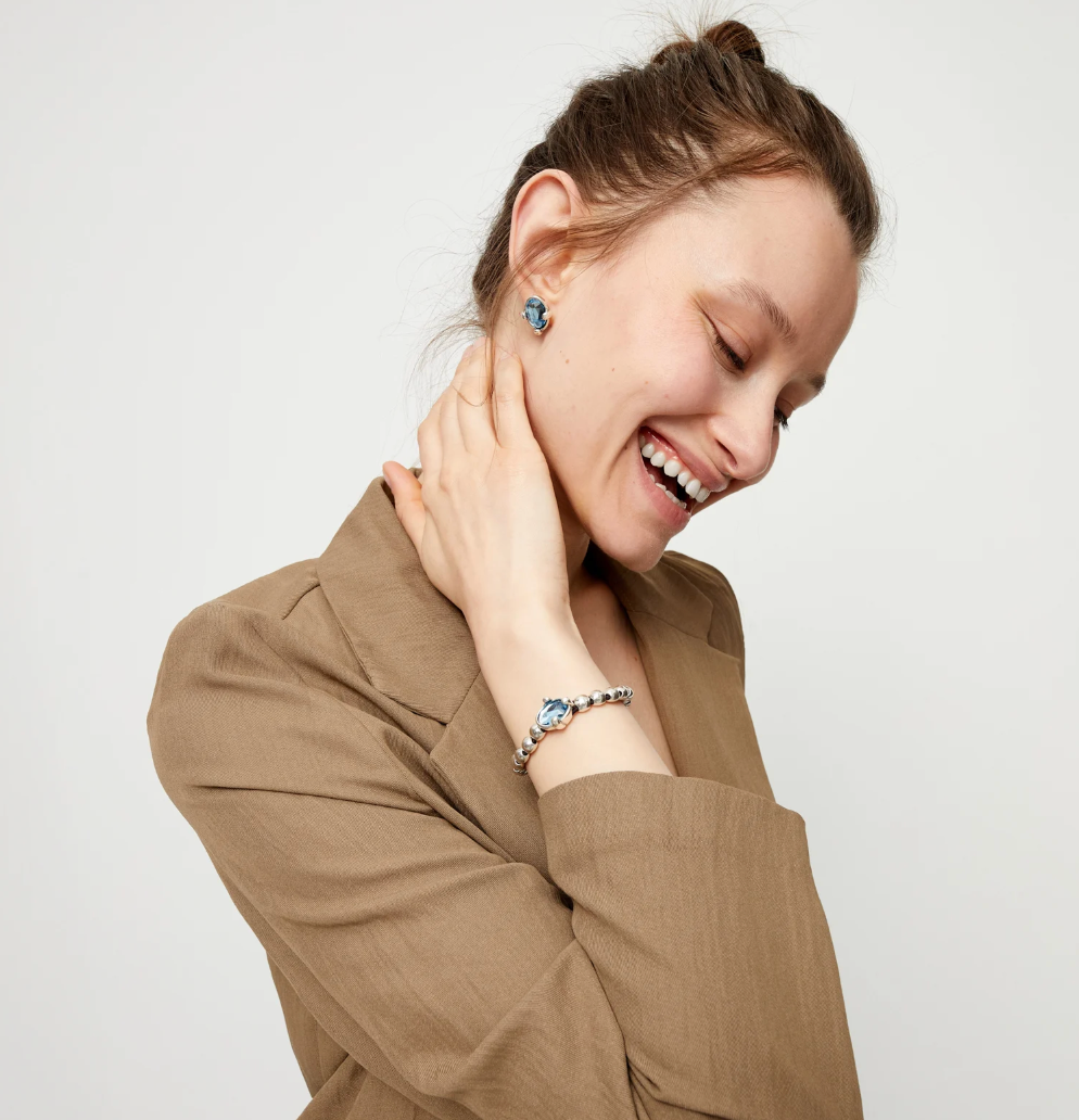 Pulsera de bolas bañada en plata con cristal facetado ovalado azul PUL2595AZU