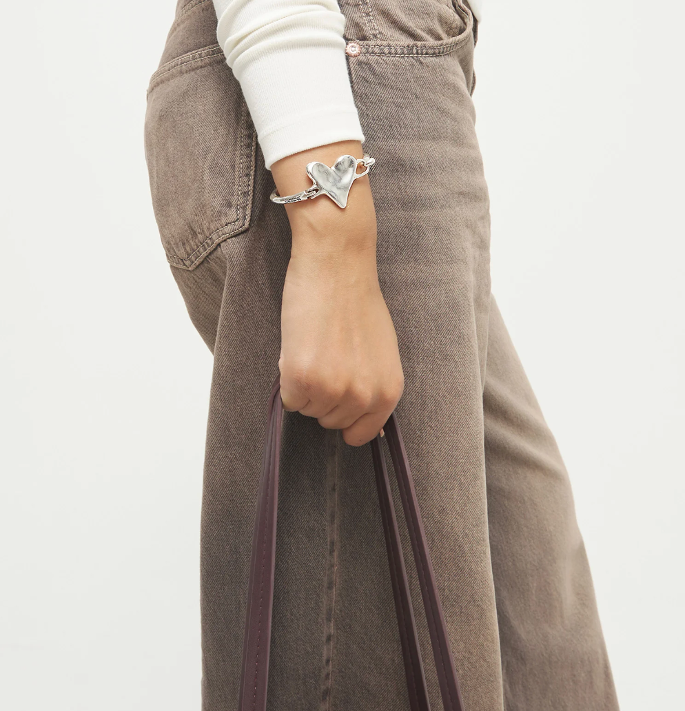 Pulsera semirrígida bañada en plata de ley con detalle de corazón PUL2639