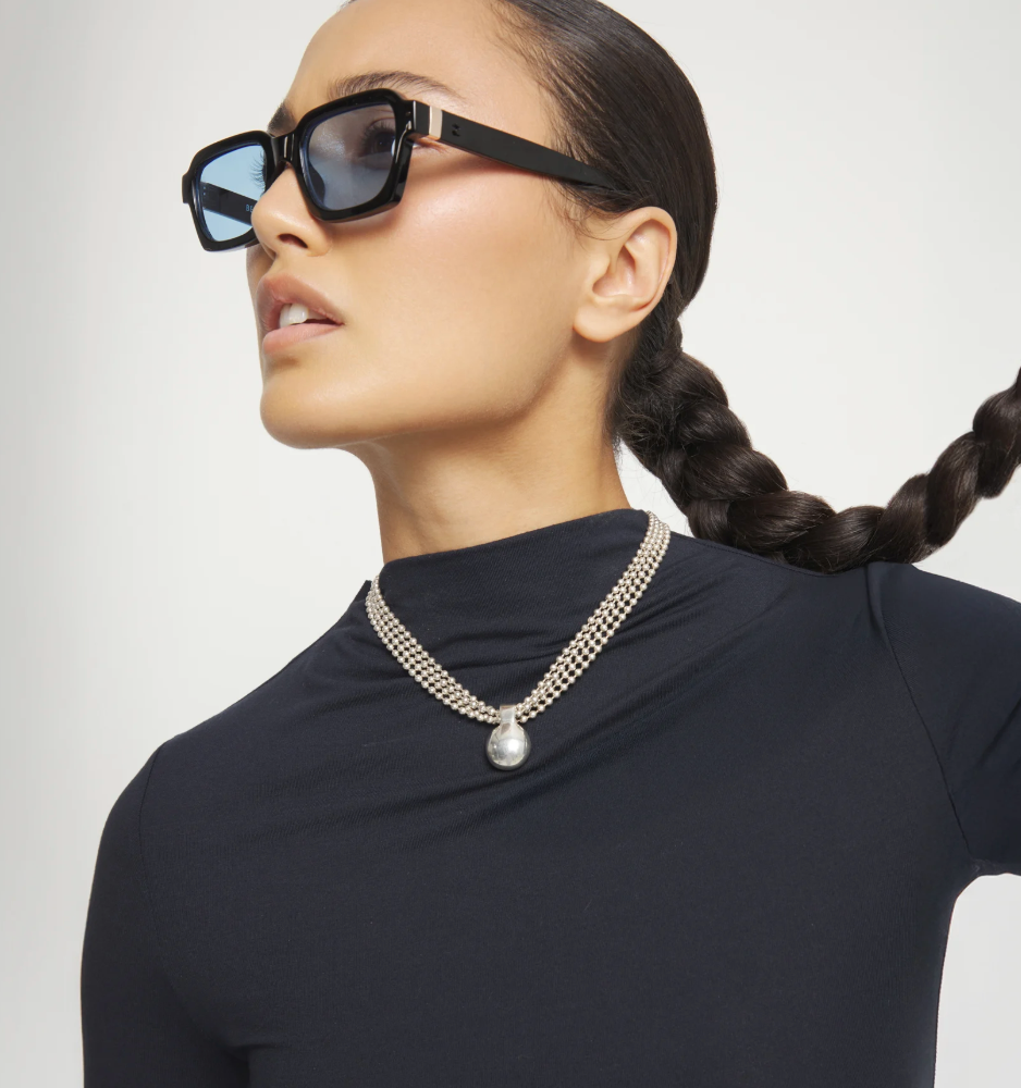 Collar con hilos plateados y esfera grande COL2051