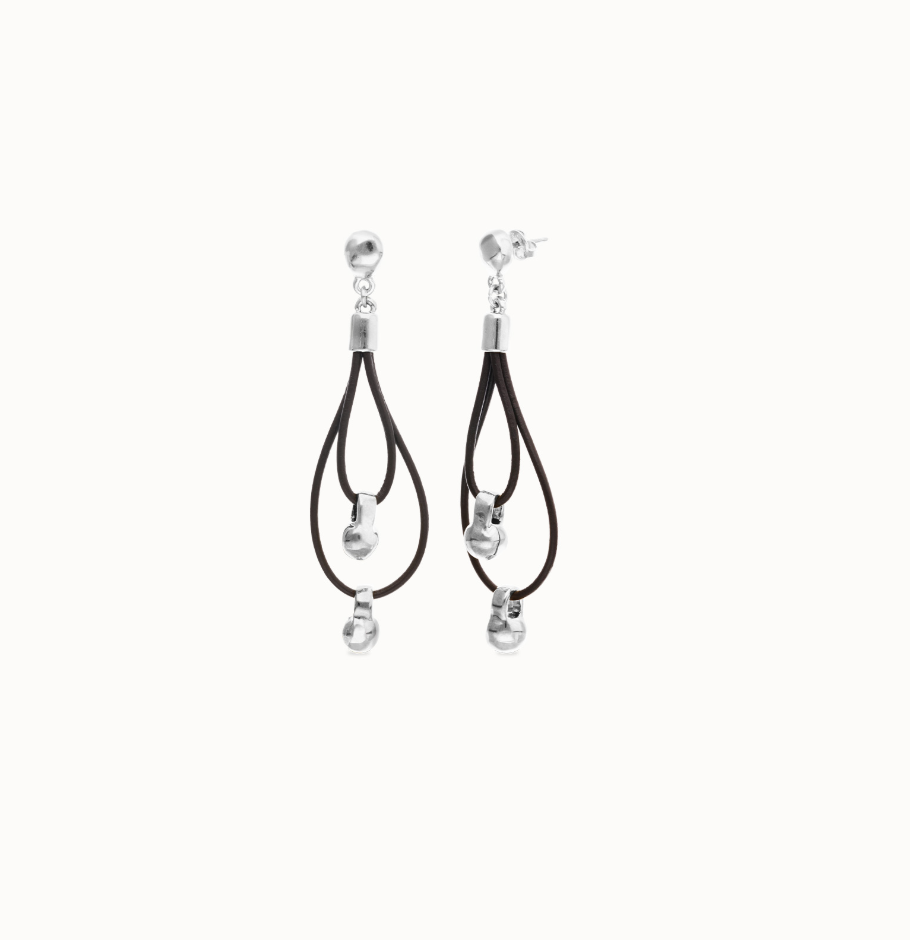 Pendientes de cuero largo doble con detalle de esfera bañada en plata de ley PEN1061MAR