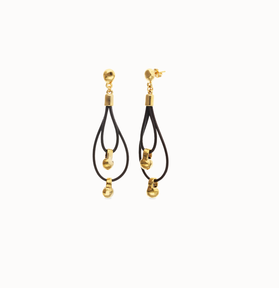 Pendientes de cuero largo doble con detalle de esfera bañado en oro 18k PEN1061MARORO