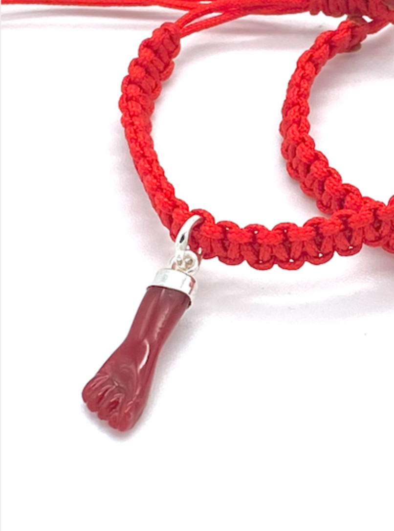 Pulsera hilo rojo con Puño