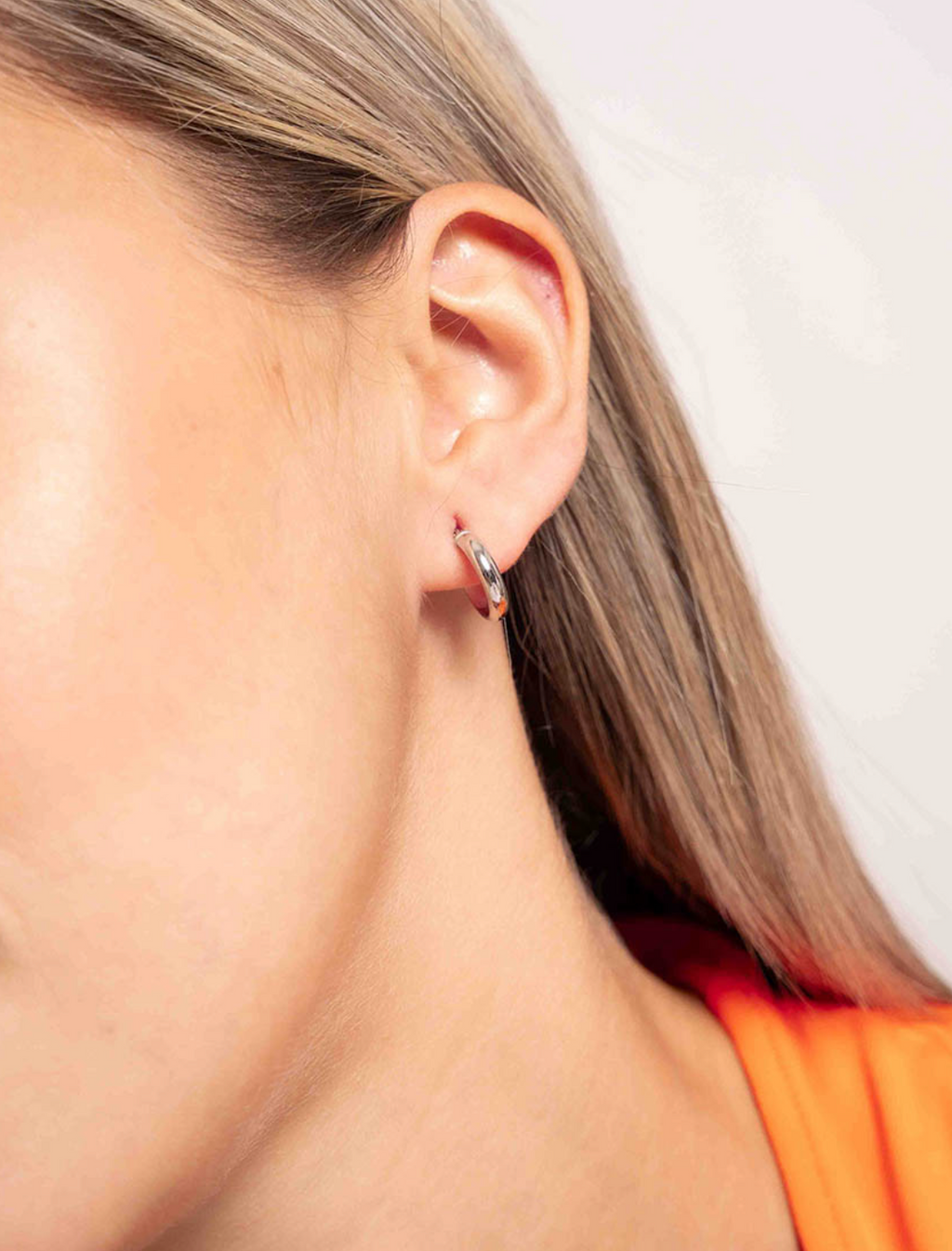 Pendientes de aro carla 10mm de plata de ley 925 bañada en rodio. 05-3408