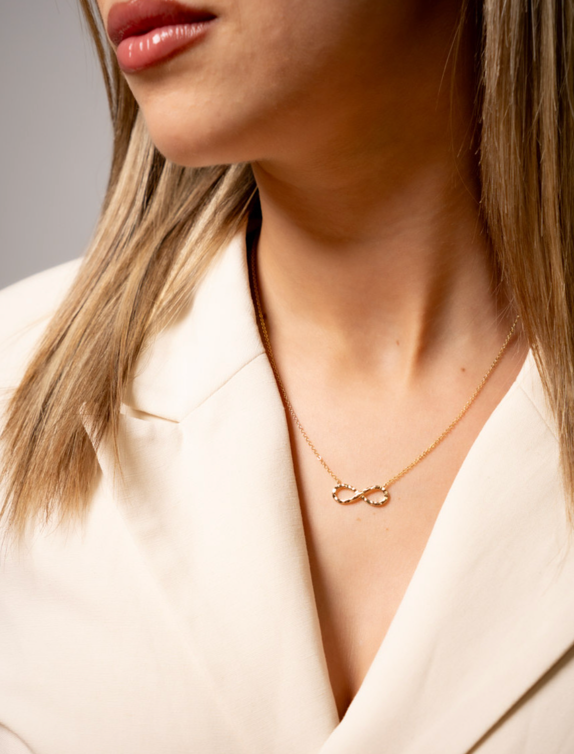 Collar infinito textura de plata de ley 925 bañada en oro 01-8039