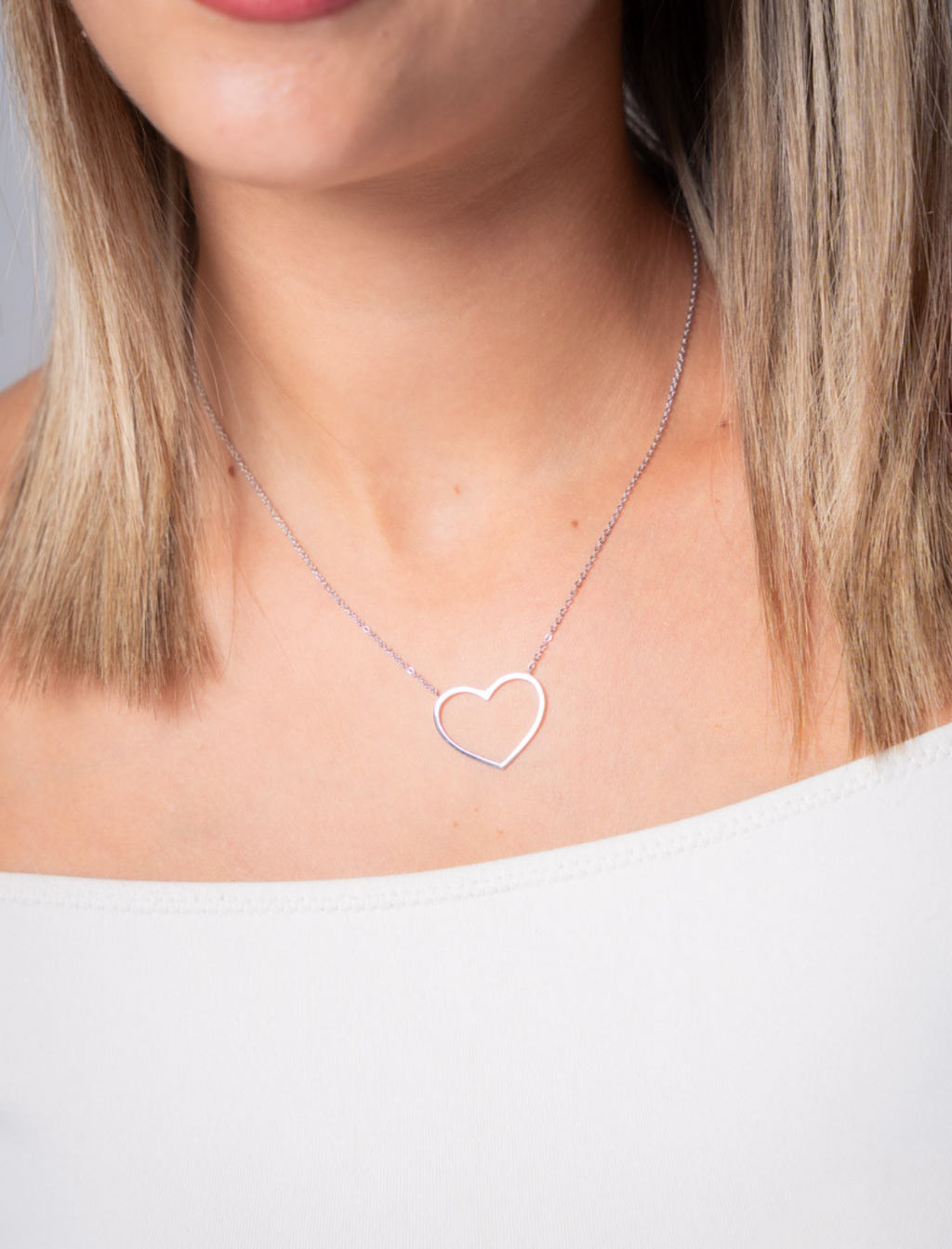 Collar corazón silueta amor propio de plata de ley 925 bañada en rodio 01-8046