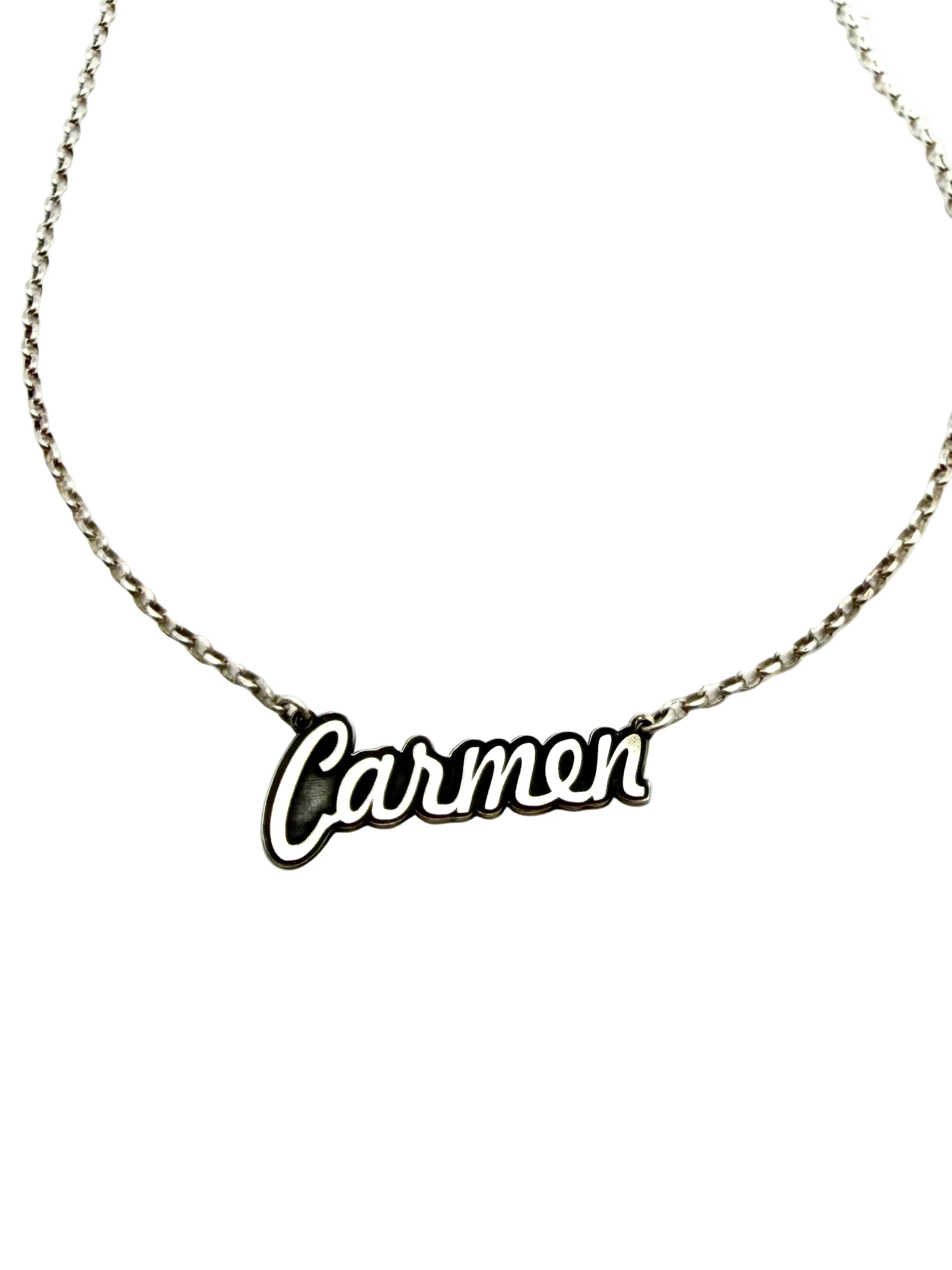 Nombre personalizado con fondo negro y cadena de 45 cm