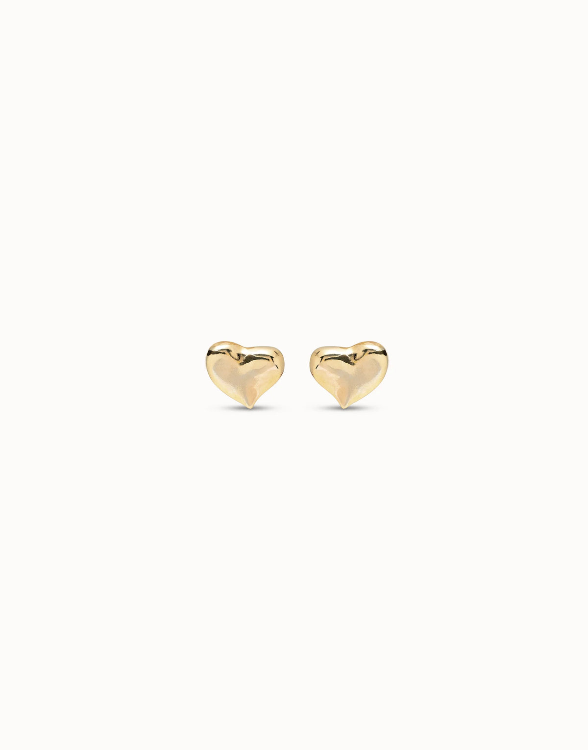 Pendientes bañados en oro de 18k con forma de corazón mediano PEN0829ORO