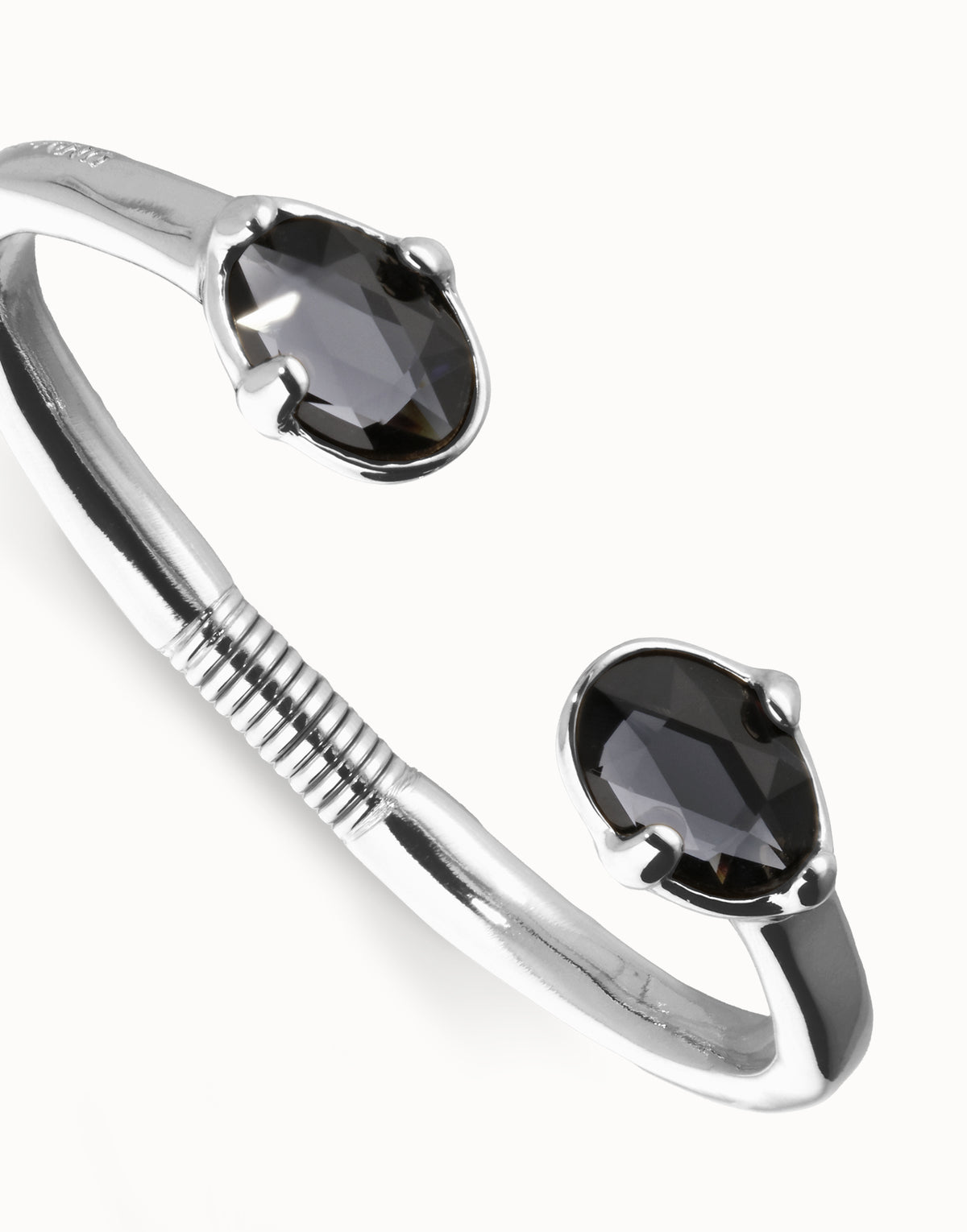 Pulsera PUL2592NGRMTL rígida bañada en plata con dos cristales facetados ovalados negros