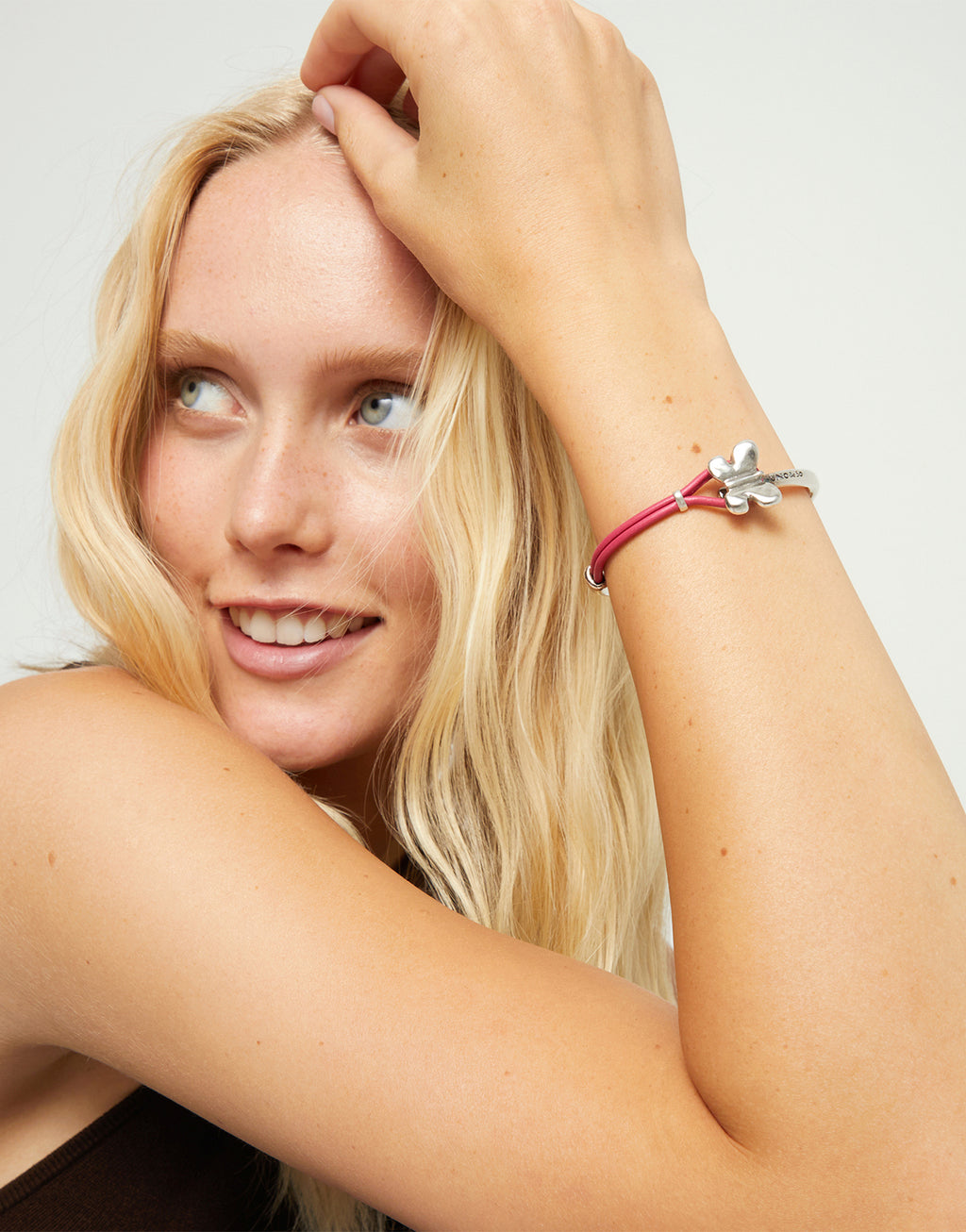 Pulsera PUL2614RSAMTL0M combinada en cuero rosa y plata de ley con adorno de mariposa TALLA M