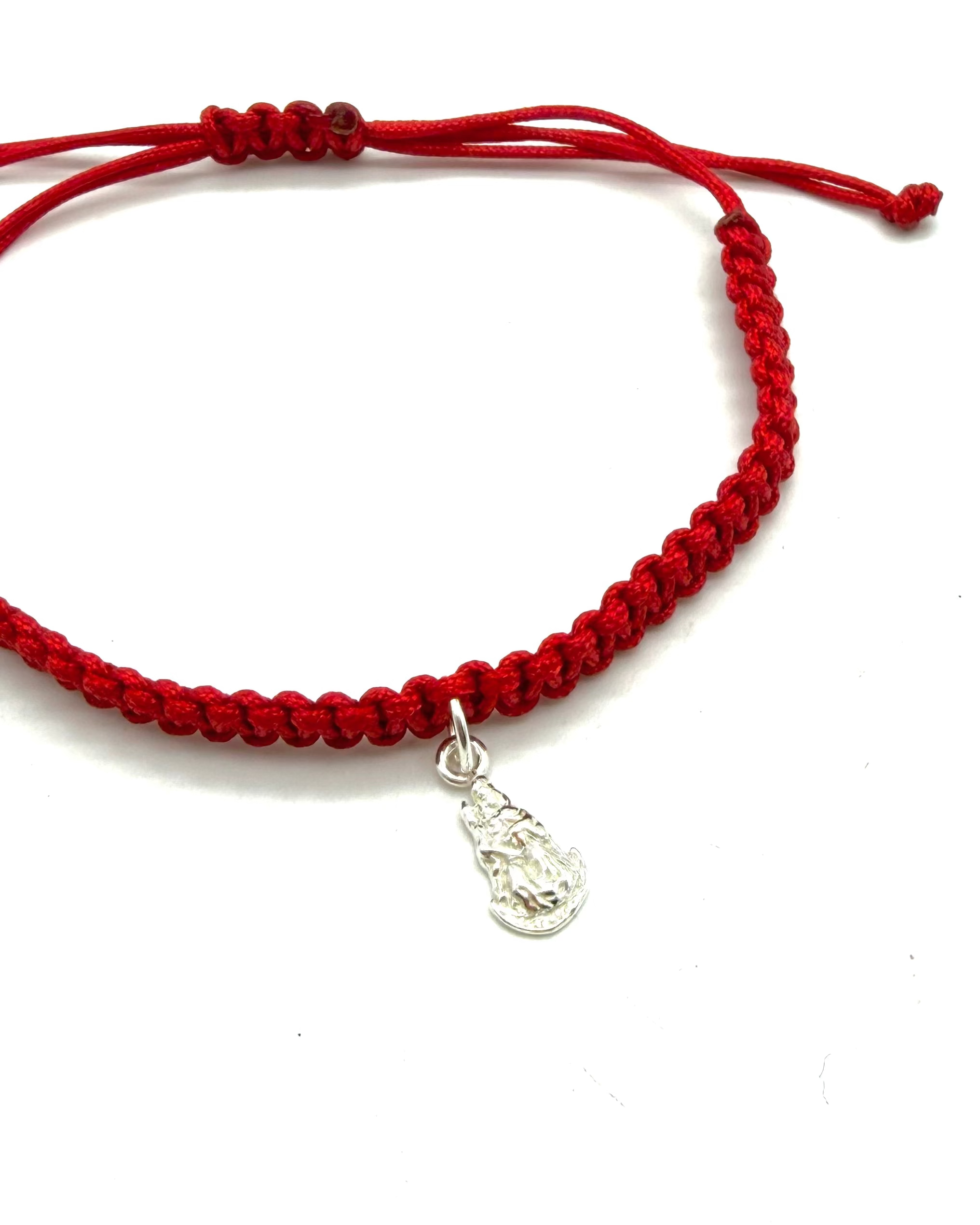 Pulsera Virgen de Peña hilo rojo