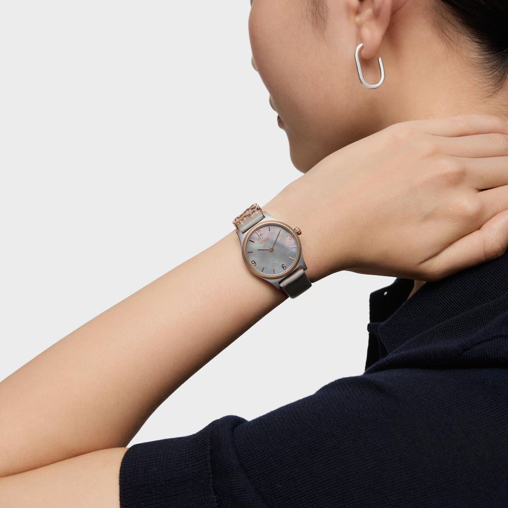 Reloj Tous analógico con brazalete de piel gris, acero rosado y esfera de nácar Epic Icon
