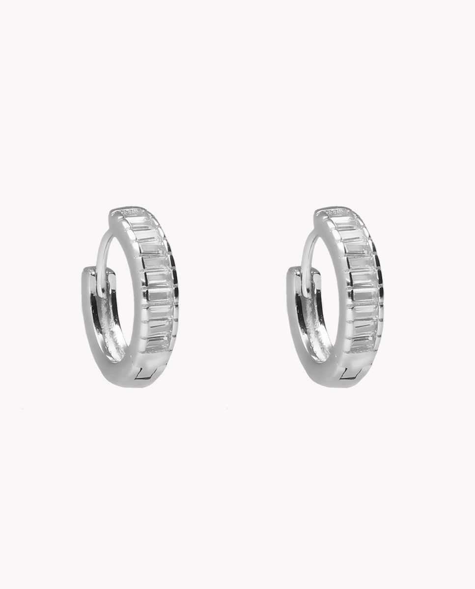 Pendientes de aro blanco brillante de plata de ley 925 bañada en rodio. 15-3454